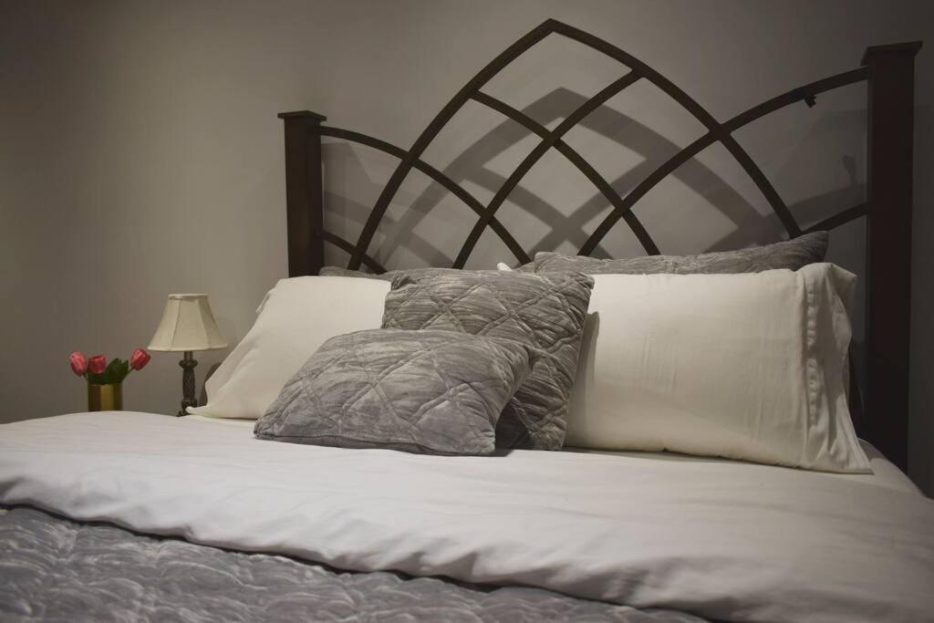 Home Away From Home - Basement Studio Apartment Toronto Exteriér fotografie