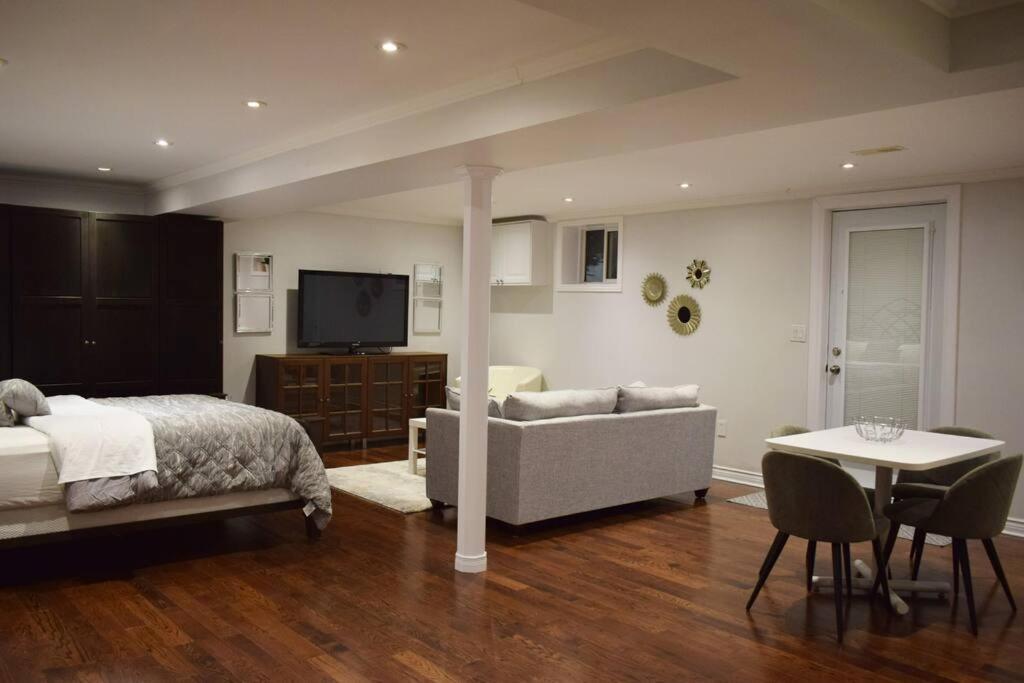 Home Away From Home - Basement Studio Apartment Toronto Exteriér fotografie