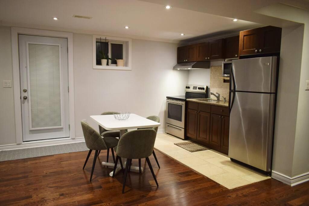 Home Away From Home - Basement Studio Apartment Toronto Exteriér fotografie