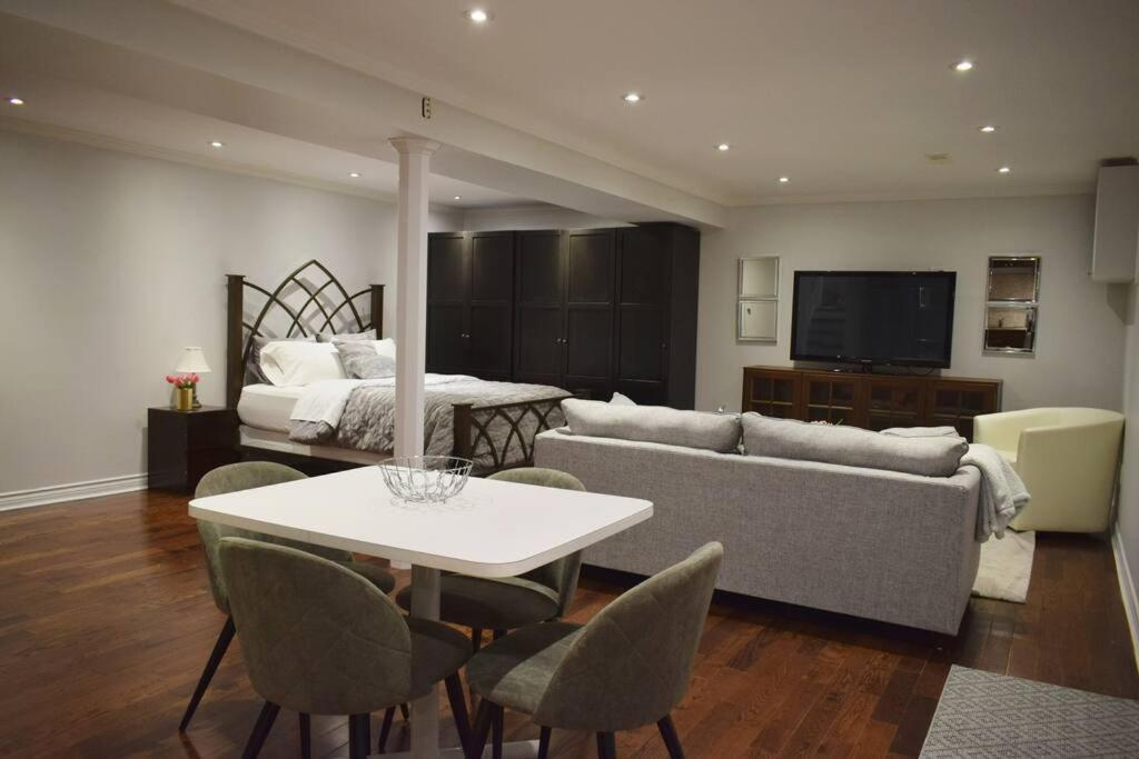 Home Away From Home - Basement Studio Apartment Toronto Exteriér fotografie