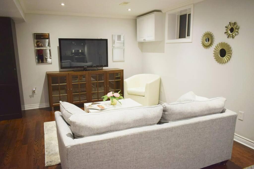 Home Away From Home - Basement Studio Apartment Toronto Exteriér fotografie